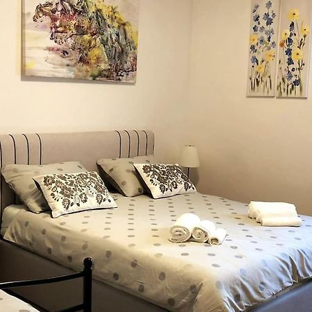 Lijepo Ureden Stan U Centru Grada Apartment Knin Exterior photo